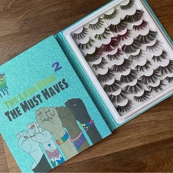 The Must Haves Lashbook Volume 2